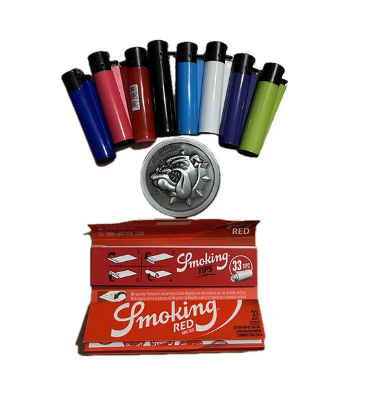 Ein Halbkreis aus bunten rauchigen Clipper-Feuerzeugen aus dem Starterpack Mini thront über einer silbernen Dose mit Drachengravur. Darunter sind die rot-weißen Papierpackungen „Smoking Red“ und „Smoking Tips“ abgebildet.